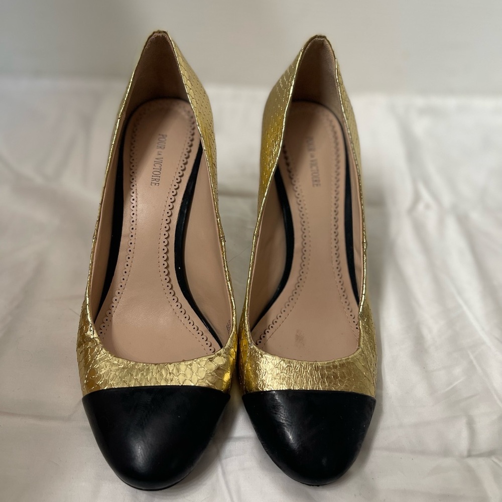 Pour La Victoire | Golden Snake Print Heels | Size 8 | Somewhat Used